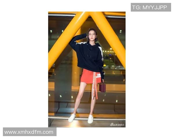 足球明星与女明星同款T恤大公开时尚潮流与运动风完美结合