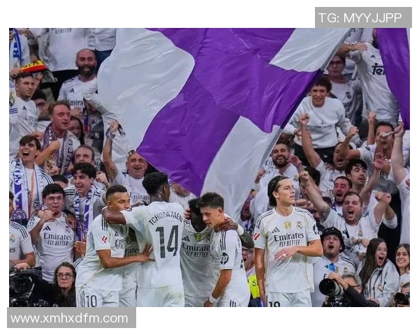 历史足球巨星传奇人物的巅峰对决与不朽荣耀回顾 历史足球巨星传奇人物的巅峰对决与不朽荣耀回顾